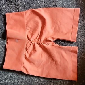 Coral ruched workout shorts NWT